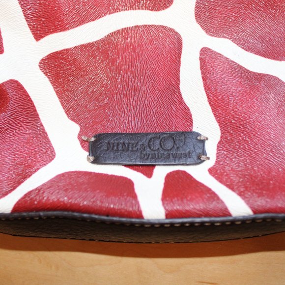 Giraffe Print Purse - Picture 3 of 5